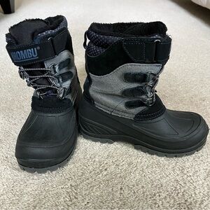 Khombu Snowtracker Waterproof Black and Gray Winter Boots Suede UpperBoys 13